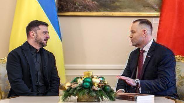 Nawrocki übergab Selenski eine Buch