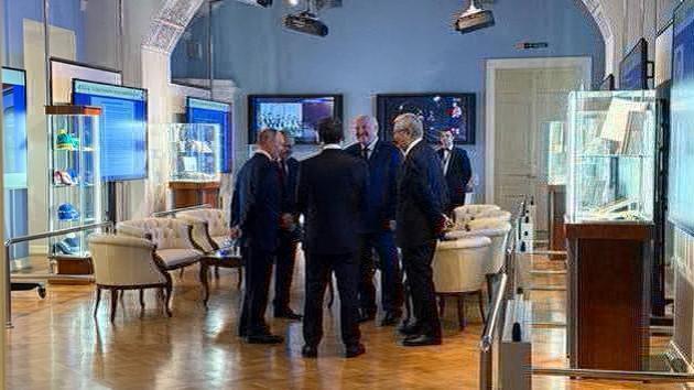 Leaders' mood: photo before the meeting