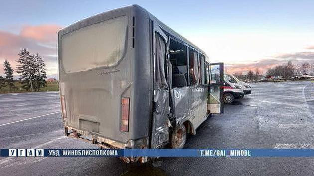Camión y furgoneta chocaron en