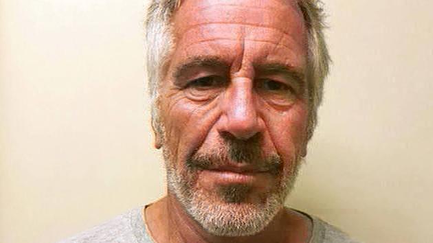 Aún casi 30 000 páginas sobre Epstein
