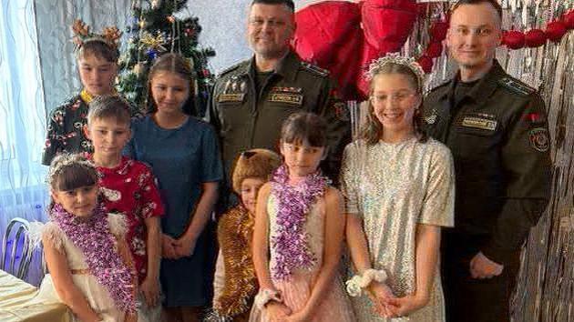 Warme Kleidung für Kinder in Weißrussland