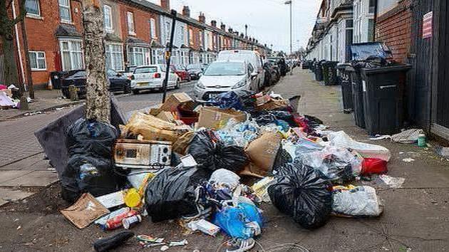 Müllberge bedeckten die Straßen von Birmingham