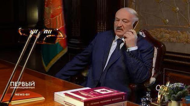 Лукашенко дякував бійцям на Новий рік