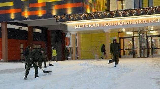 Белорусские военные помогают гражданам