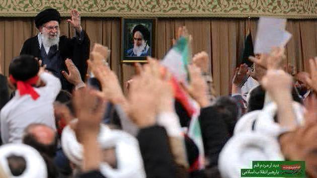 Khamenei iraniano accusa USA di ribellione