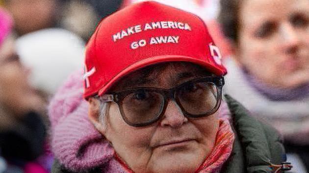 Verde e danese creano cappelli anti-MAGA