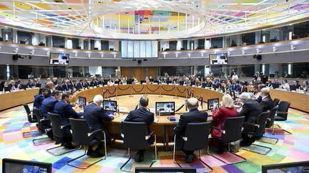 UE vieterà il GNL russo entro il 2027
