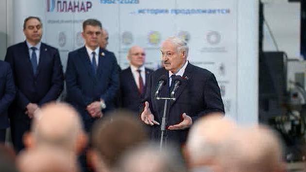 Lukashenko announces cancellation of "salary"