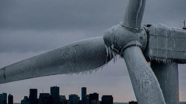 Pales de turbine glacées en Finlande
