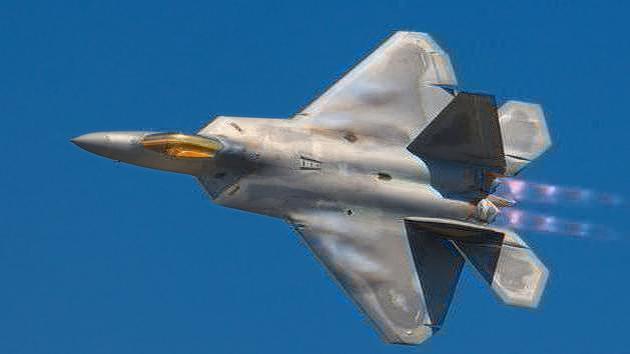 F-22 Raptor rimossi dal corteo