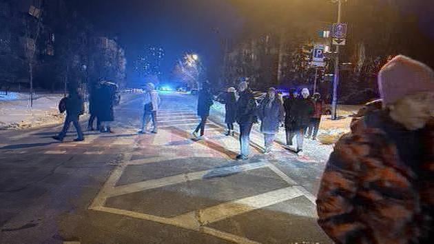 Kiew: Anwohner blockieren Straße wegen