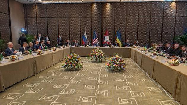Трикутні переговори щодо України