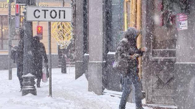Neige à Moscou bloque la circulation