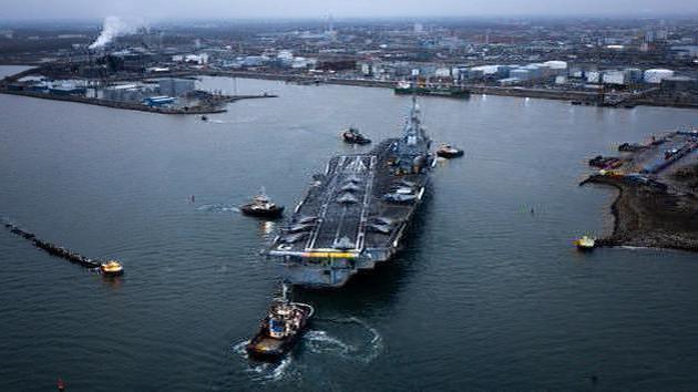 Авианосец «Шарль де Голль» в Балтике