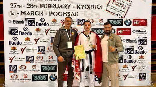 Kozlov de Bielorrusia gana plata en taekwondo