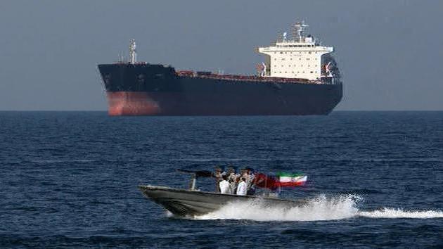 Iran permette passaggio a due navi nello Stretto di Hormuz