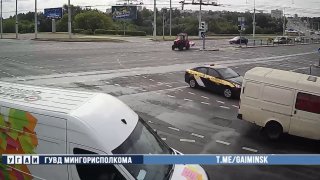 اصطدام جرار بشاحنة كهربائية في شارع طشقند