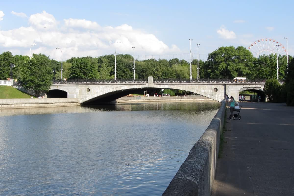 Il ponte in Piazza della Vittoria apre alle 19:00