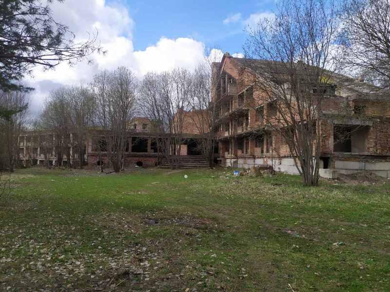 Un sanatorio incompleto vicino a Minsk in vendita a meno di un monolocale