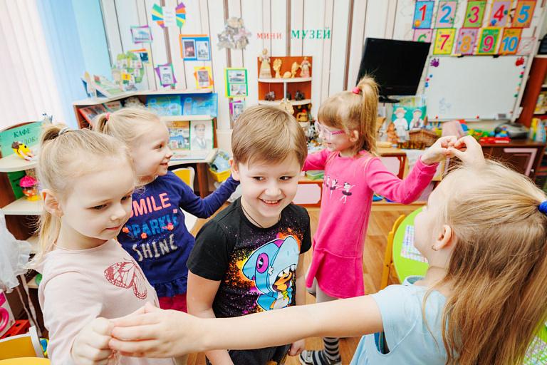 À Minsk, on peut laisser un enfant à la crèche la nuit