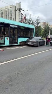 On Yakuba Kolasa Street, a car ended up under a tram