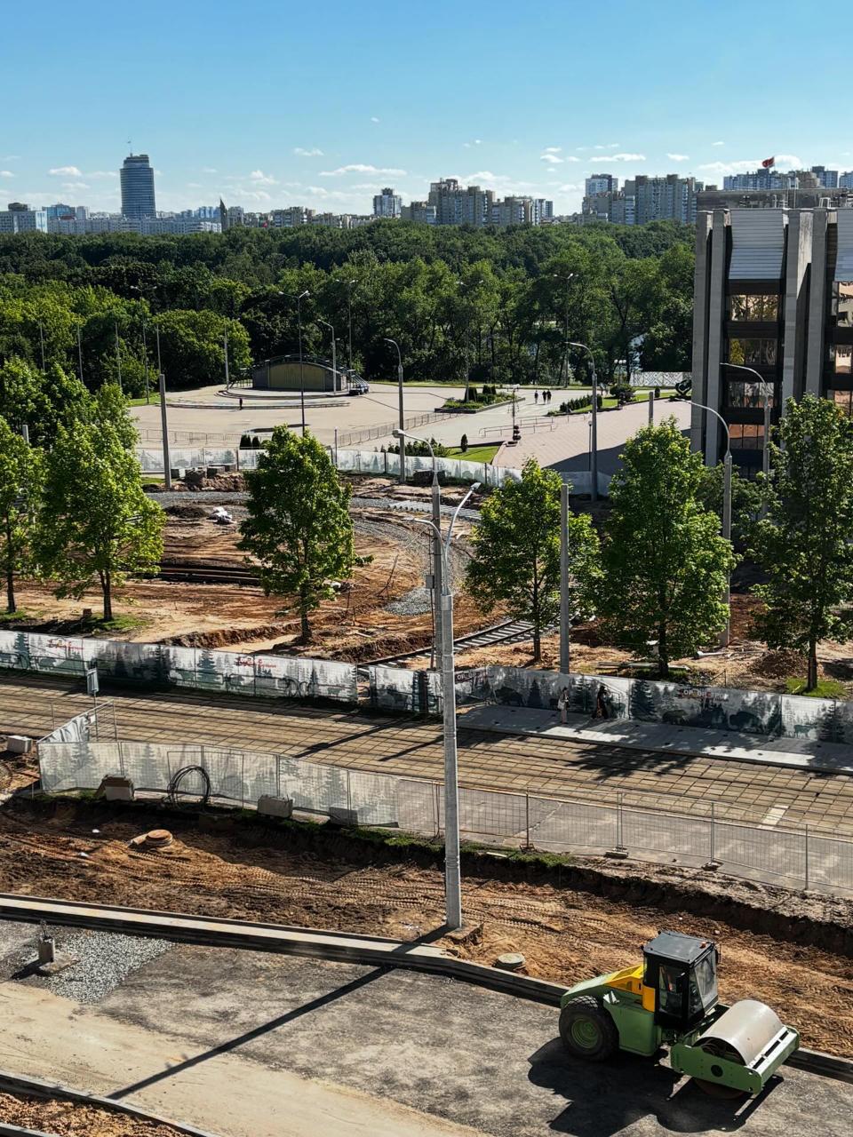 Minsk residents, check out photos of new rails at the new tram ring near the Palace of Youth