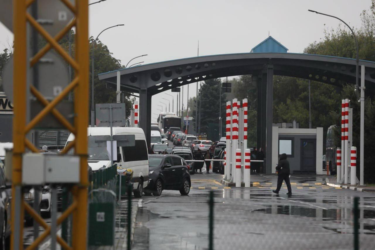 Minsktrans allows free transfers to buses closer to the border
