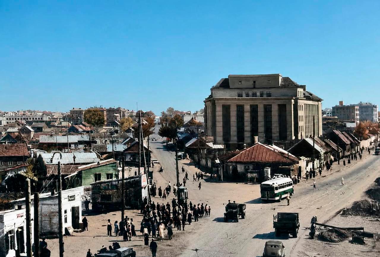 Yakub Kolas Square in Minsk in 1951