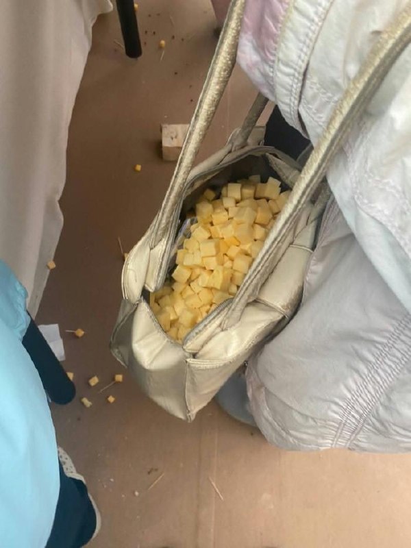 Free cheese at Grodno festival sparks unseemly scenes as guests fill bags