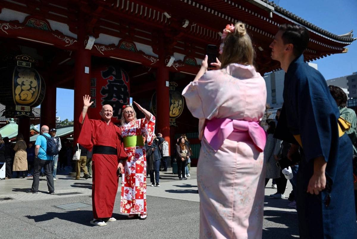 Japonija penkis kartus padidino turistinių vizų kainą