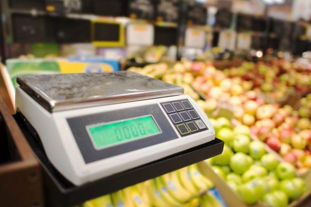 What a shopper risks by weighing expensive goods as cheaper items