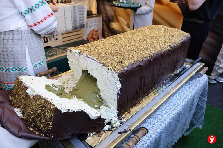 100 kg giant glazed curd bar made in Dzerzhinsk