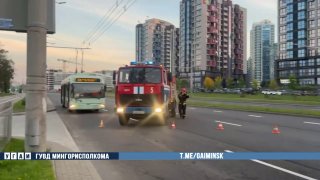 In Minsk, driver falls asleep and crashes into lighting pole