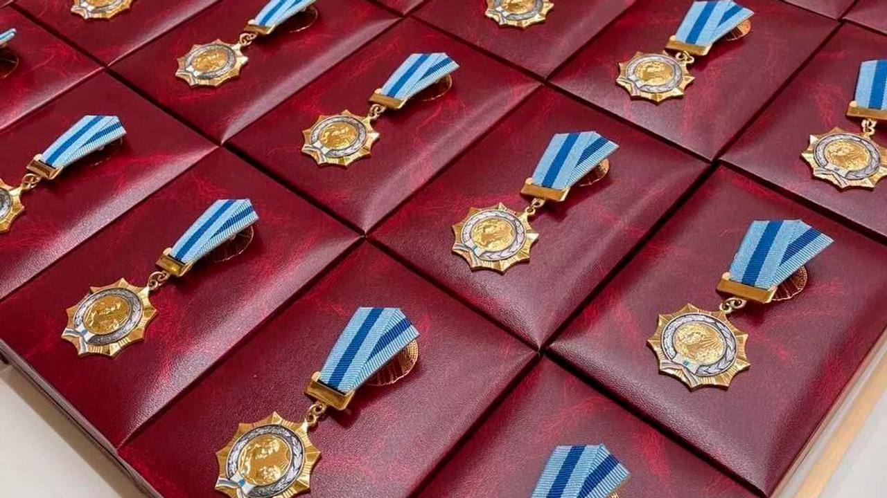 President signs decree to award Mother Order