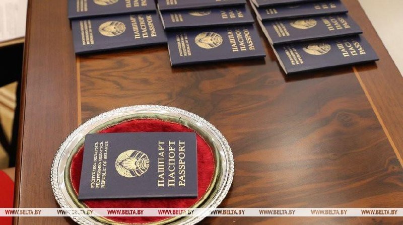 Belarus grants citizenship to 297 people, including 20 minors