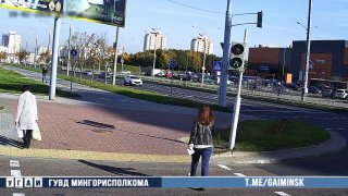 In Minsk, Renault driver hits traffic light on Kazimirovskaya Street