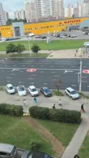 On Kamenskaya, drivers still turn left out of habit despite prohibition signs