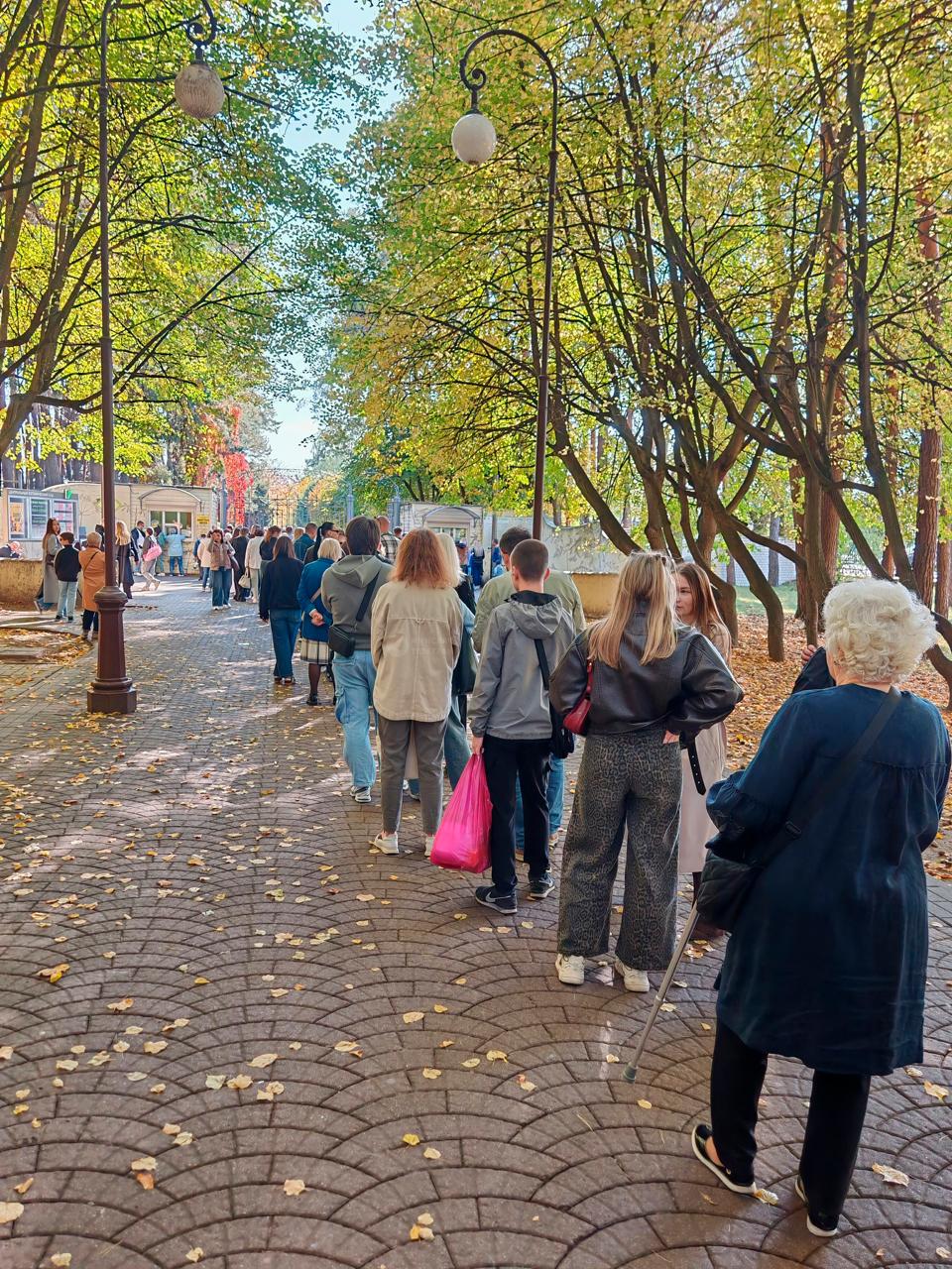 Long queue formed at the Botanical Garden ticket offices