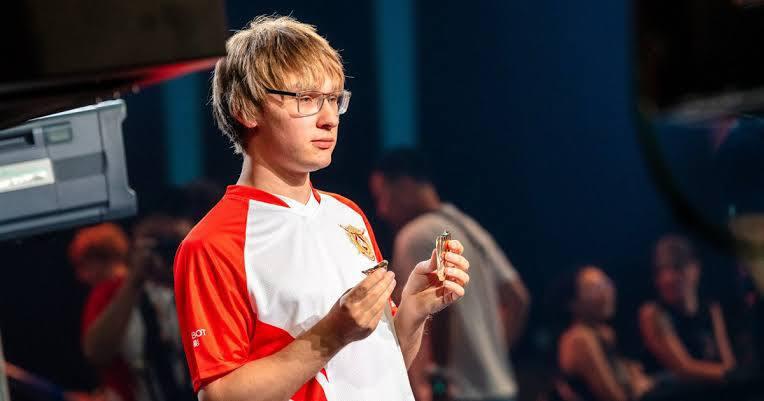 19-year-old Belarusian Denis Lazavik enters world top 100 in chess
