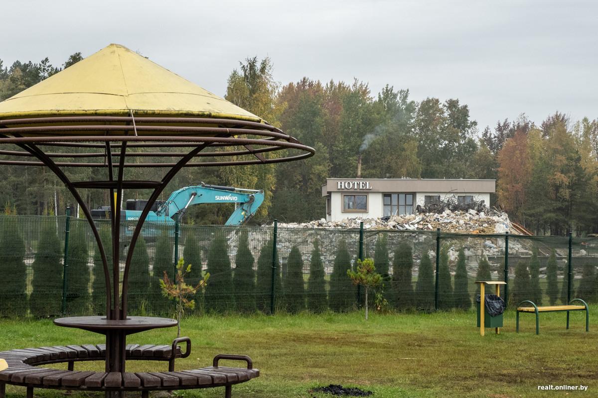 An era ends: Riviera Country Club demolished on the shore of Minsk Sea