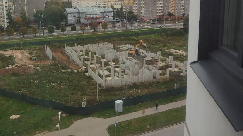 Demolition begins on unfinished parking structure in Loshitsa-2