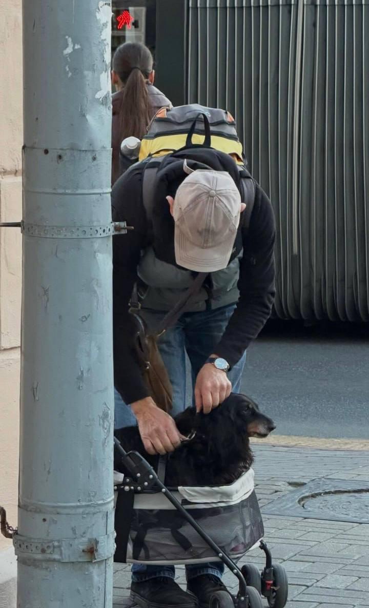 Minsk man takes dog for walk in wheelchair