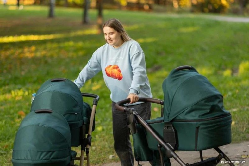 Mother of triplets receives apartment near Minsk center from Lukashenko