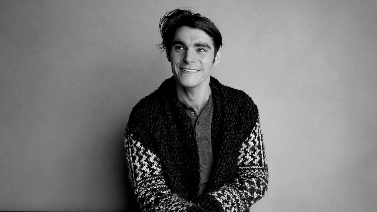 Actor RJ Mitte, who played Walter White's son in 'Breaking Bad', has died at 34