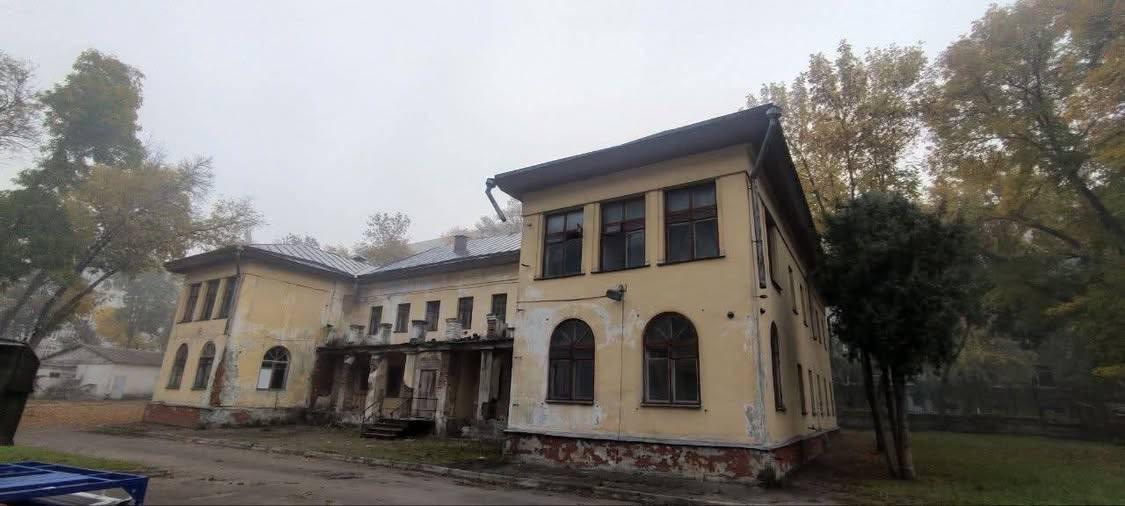 Abandoned 1950s kindergarten for sale in central Minsk