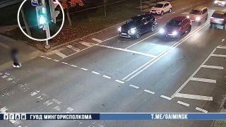 Второй за день самокатчик попал под машину в Минске