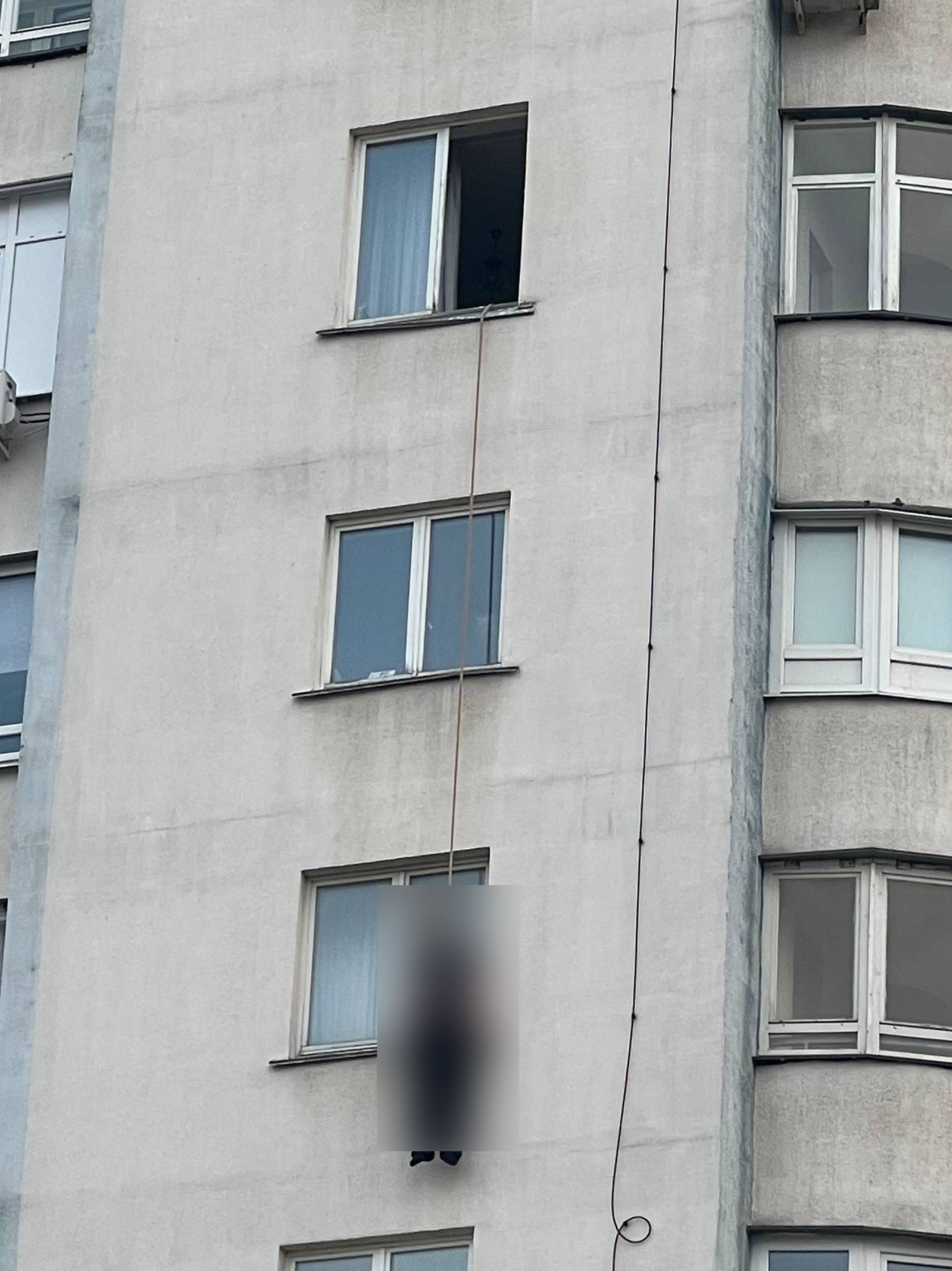 Man in balaclava falls from 10th floor window on Logoy Highway