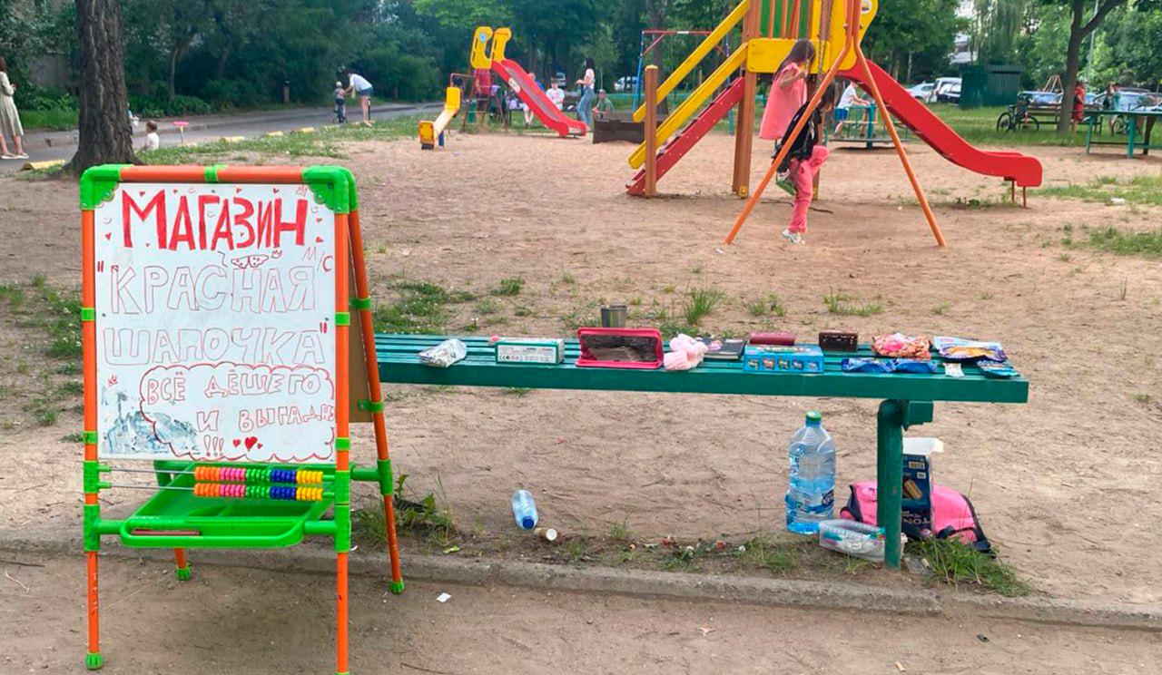 In Minsk's Serебryanka, girl Sasha sells items and baked goods to save for a horse