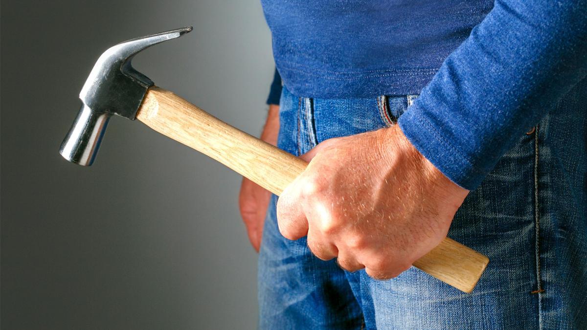 Un Minskien s'est rendu chez son ancien patron avec un marteau