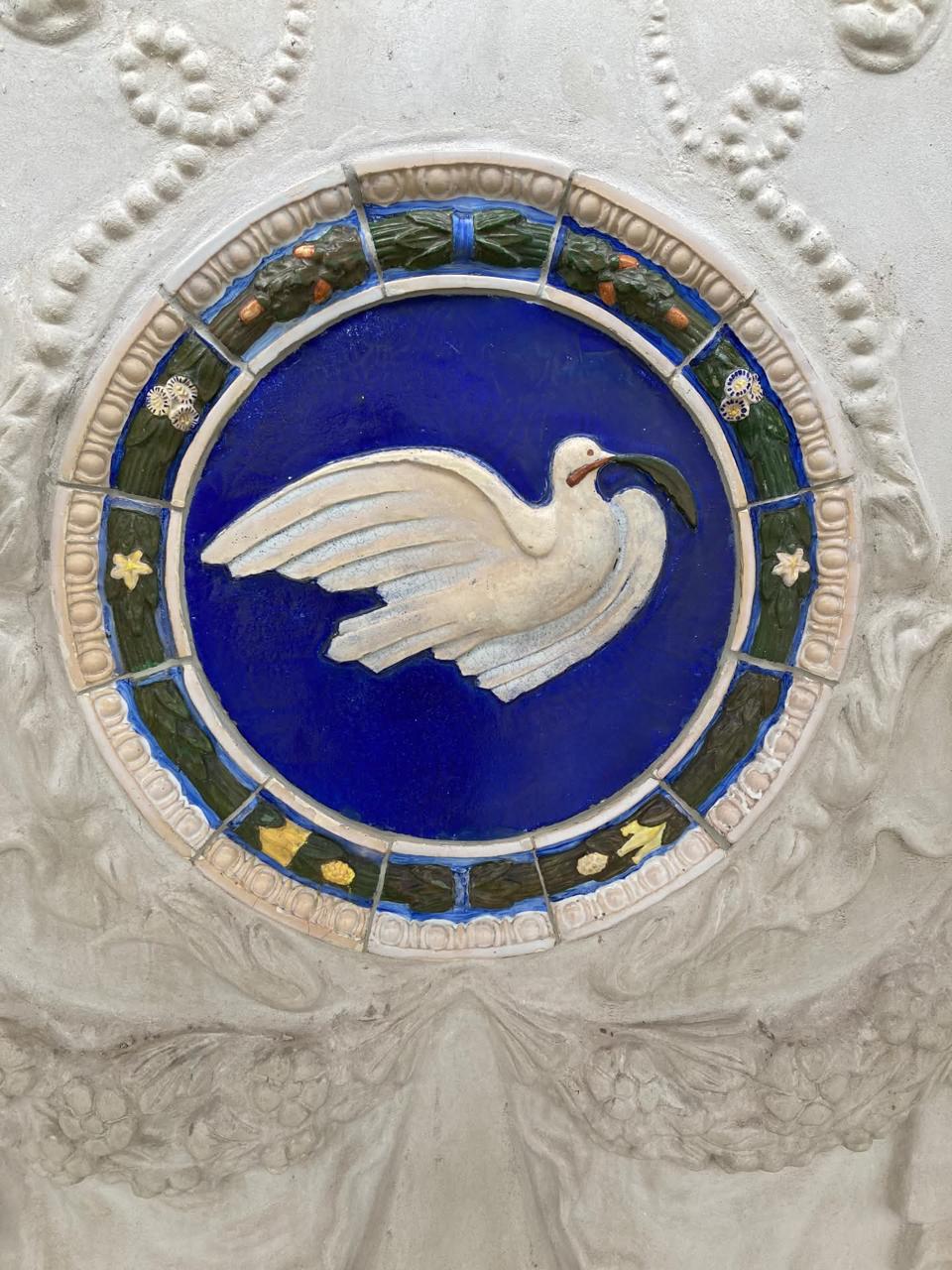The story behind the dove medallions on Victory Square in Minsk
